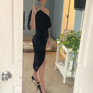 One shoulder satin black dress with front slit. Size S. NWT.